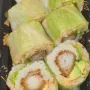 Fraich rolls salade, tempura, avocat sauce chili 8 pcs