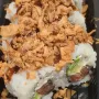 Dragon roll le croquant saumon, avocat, cheese et oignons frits 8 pcs