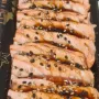 Tataki saumon, s&eacute;same et yakitori